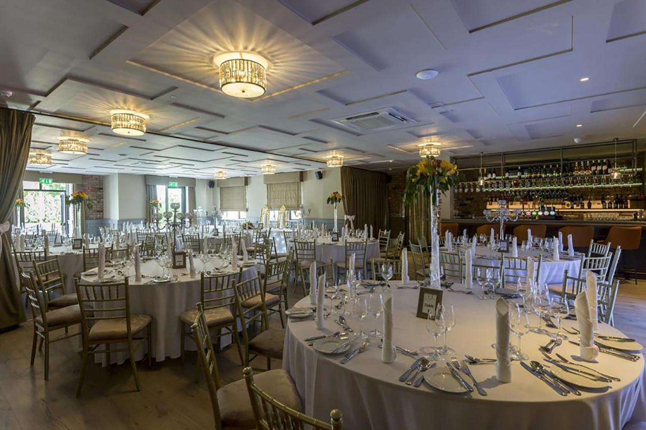 The Village Hotel, Bar And Restaurant Bettystown Exterior foto